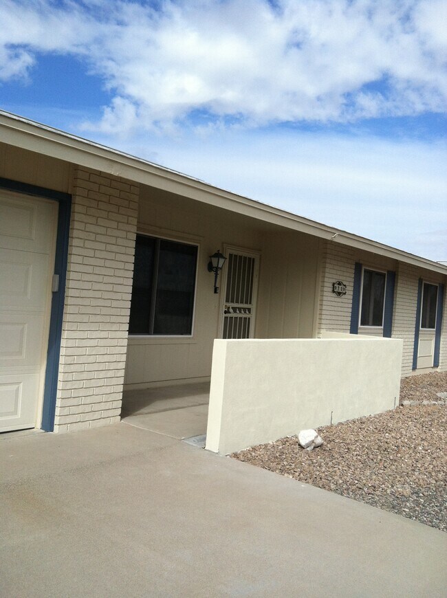 Foto del edificio - 9709 W Glen Oaks Cir