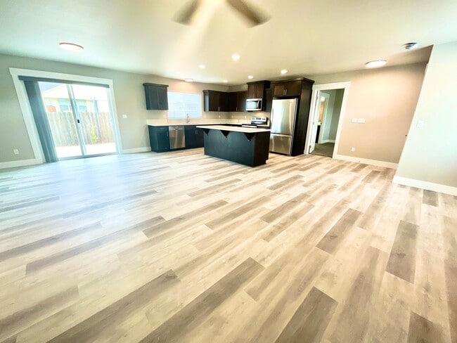 Building Photo - Brand New Beautiful Home