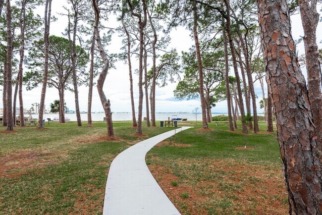 Foto del edificio - 2700 Bayshore Blvd