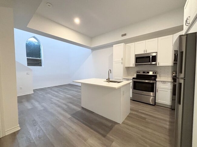 Building Photo - 16 West Avenue S