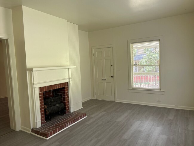 Building Photo - DRP Investments-3304/3306 Maple Road