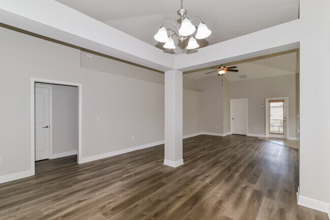 Foto del edificio - 905 Chestnut Dr
