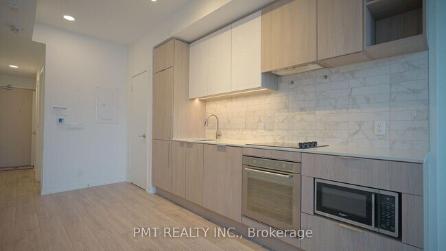 Photo du bâtiment - 2020-2020 Bathurst St