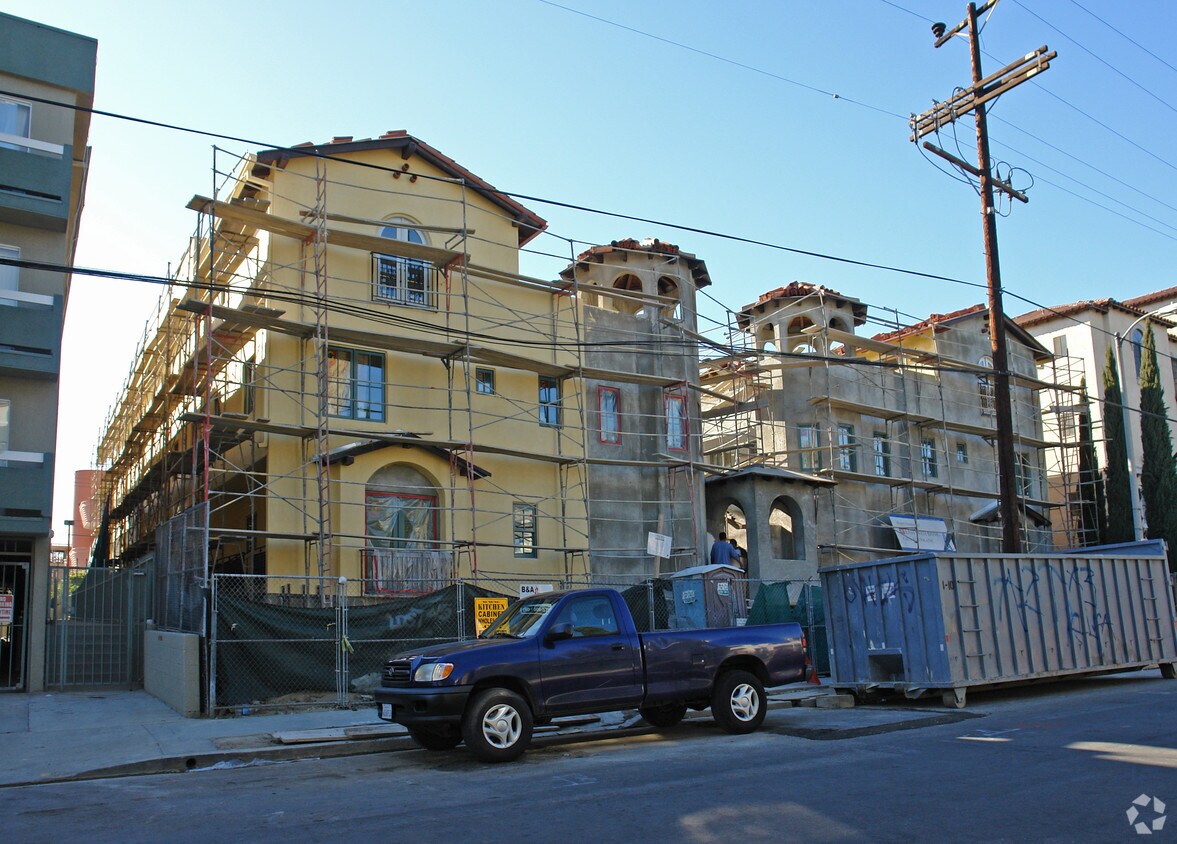 Foto principal - 1325-1331 N Sycamore Ave