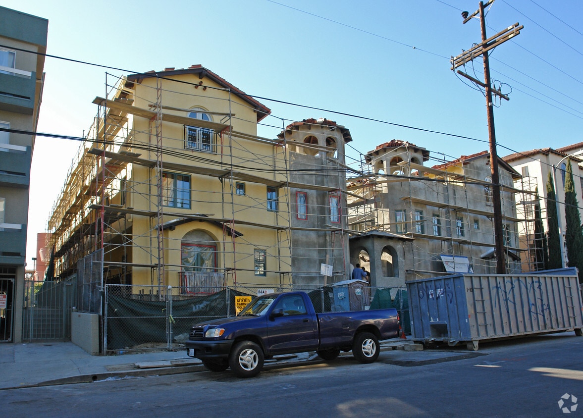 Primary Photo - 1325-1331 N Sycamore Ave