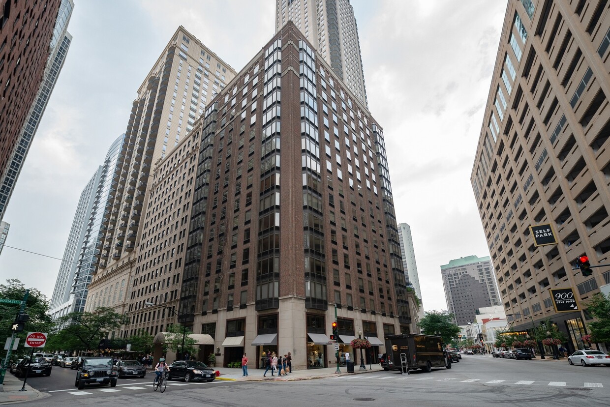 Foto principal - 40 E Delaware Pl