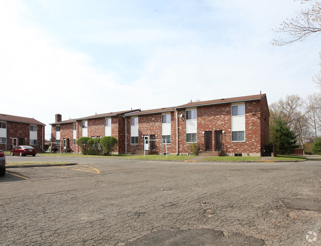 Primary Photo - Sleeping Giant Apartments