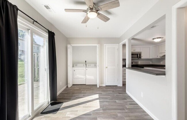 Building Photo - 3 Bedroom || 2.5 Bathroom - Townhome