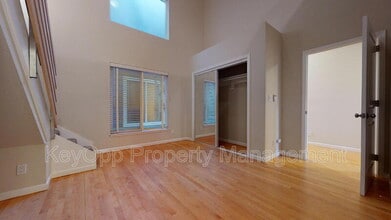 Building Photo - 2332 Taraval St