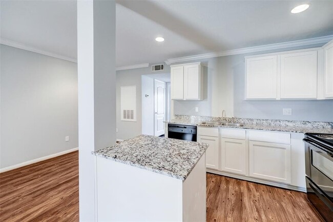 Building Photo - 835 Heights Blvd