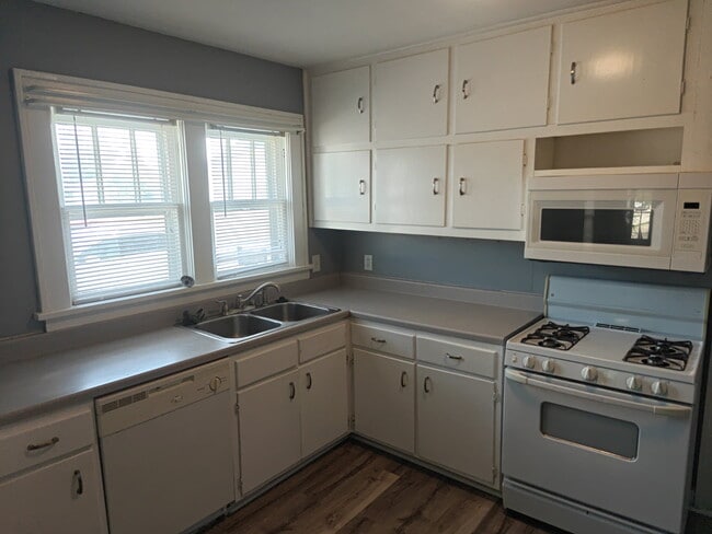 Kitchen - 107 N Oak St
