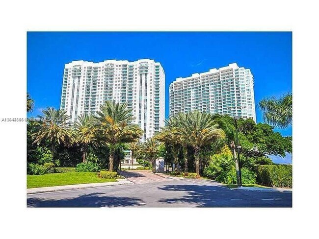 Foto del edificio - 3301 NE 183rd St