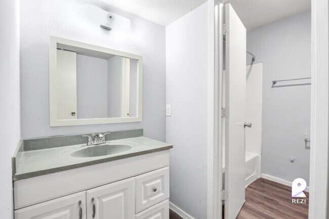 Foto del edificio - 2606 Wheless Ln