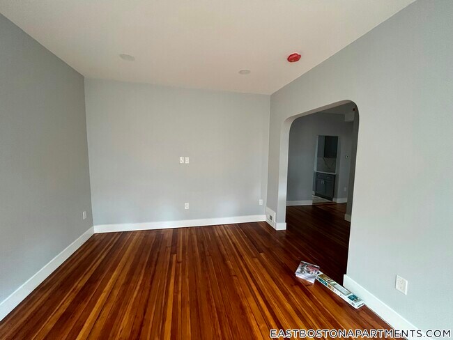 Foto del edificio - 31 Faywood Ave