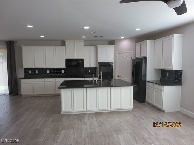 Foto del edificio - 6118 Andover Wood Rd