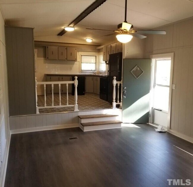 Building Photo - 326 Hereford Dr