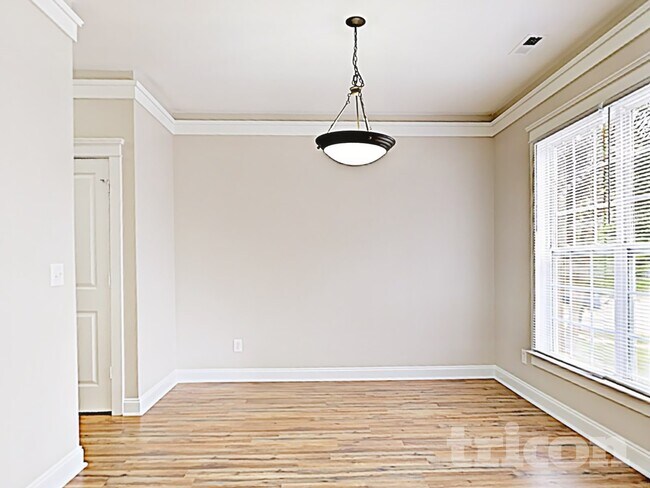 Building Photo - 6723 Dunton St
