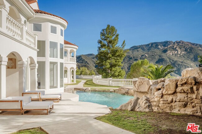 Foto del edificio - 25665 Mulholland Hwy