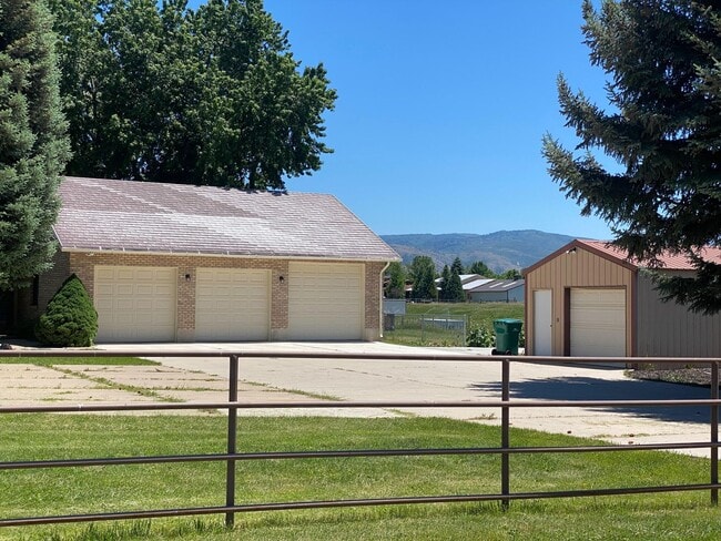 Building Photo - Beautiful home single level entry with out buildings and amazing landscaping - shorter term lease...