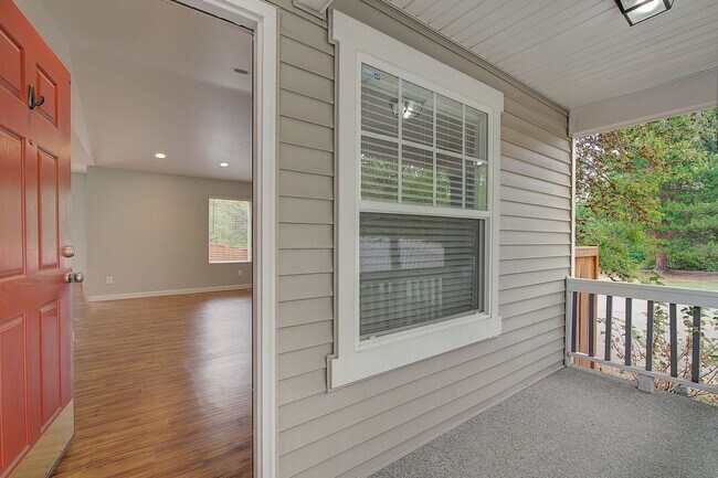 Building Photo - 3Bd/2.5Ba Everett Home