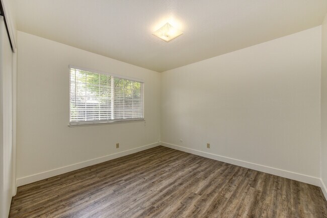 Building Photo - 527 Scripps Dr