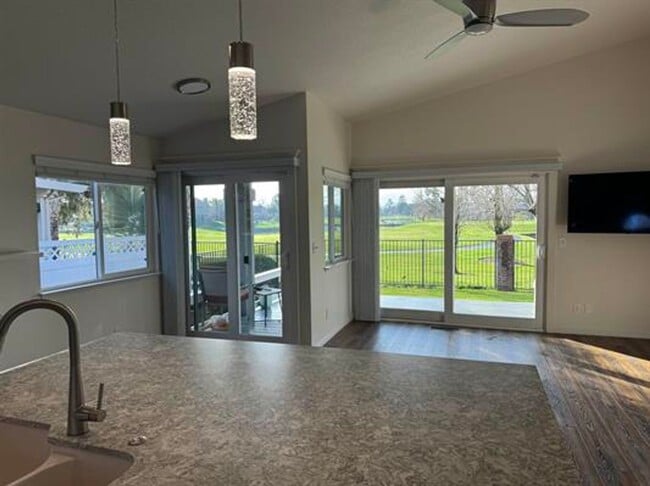 Foto del edificio - Beautiful single story, 3 bedroom 2 bath home in a gated community!! Available 2/1/26!