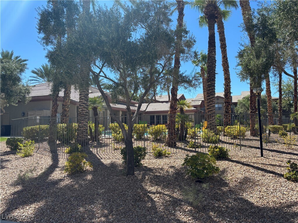 Foto del edificio - 8000 W Badura Ave