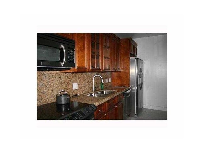 Foto del edificio - 1080 NE 92nd St