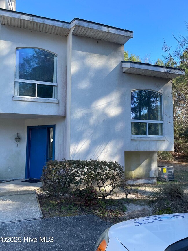 Building Photo - 891 Marina Dr