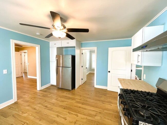 Foto del edificio - 5250 Whispering Creek Dr