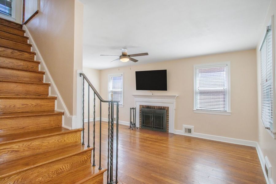 Primary Photo - Beautiful Three Bed + Basement Bungalow in...