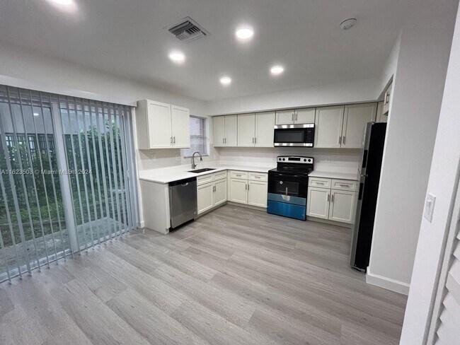 Foto del edificio - 11461 NW 43rd St