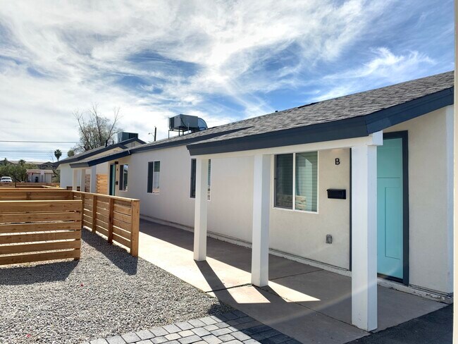 Foto del edificio - 906 E Roma Ave