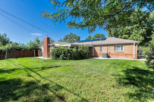 Foto del edificio - Single Family Home in Hoffman Heights - So...
