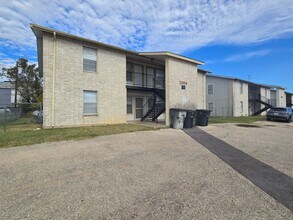 Building Photo - 1309 Quail Cir