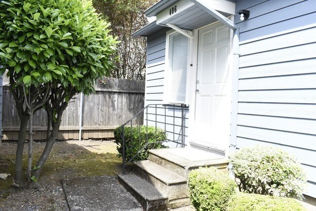 Building Photo - 414 SE 133rd Ave