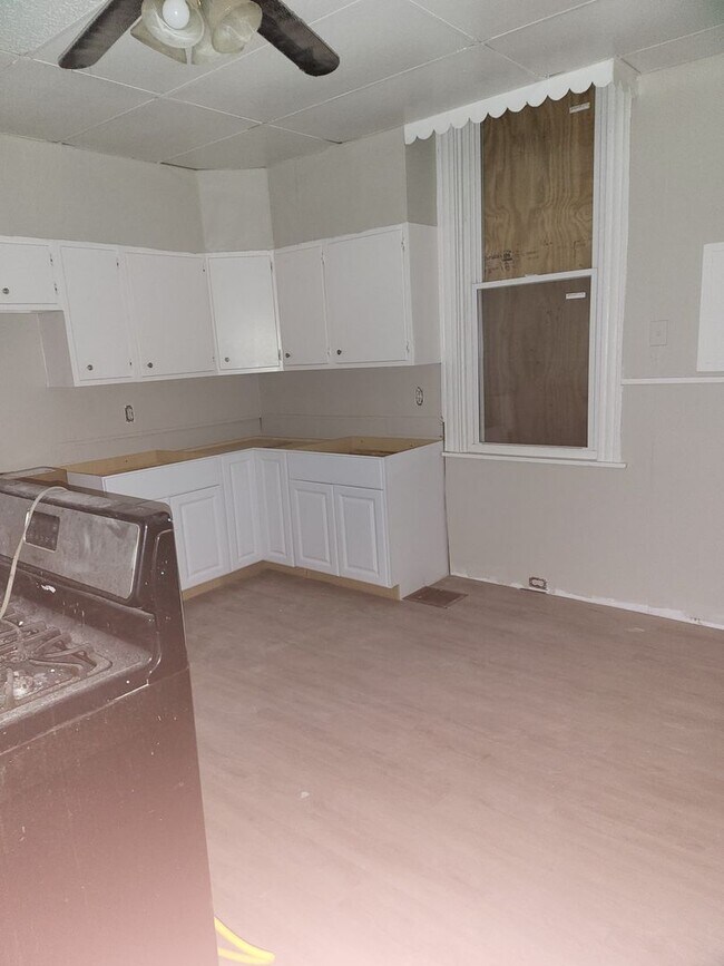 Building Photo - 3642 Glenway Ave | 4 BR 1.5 BA