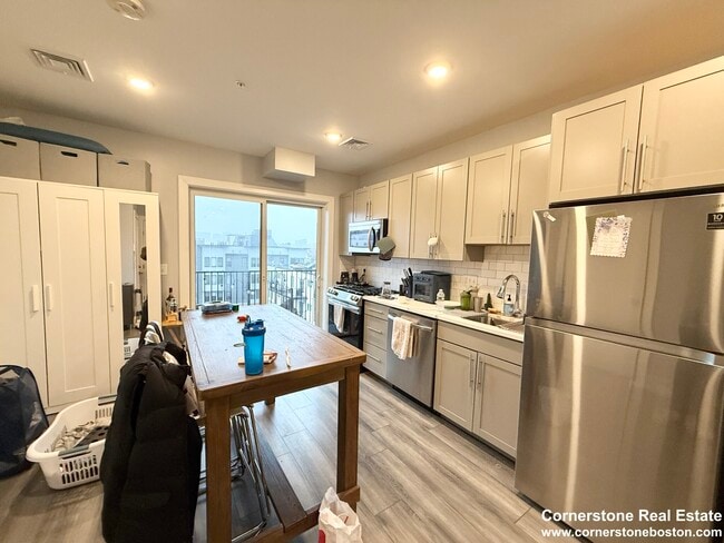 Building Photo - 40 B St