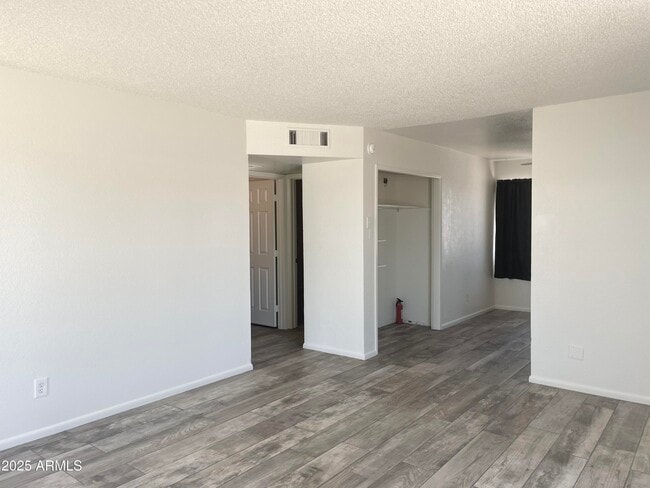 Building Photo - 143 S Mountain Rd