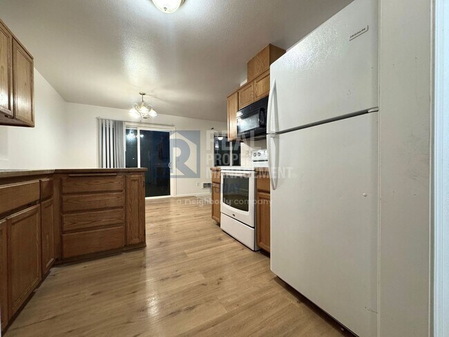 Foto del edificio - Spacious 3-Bedroom Townhome with Garage in Spanaway!