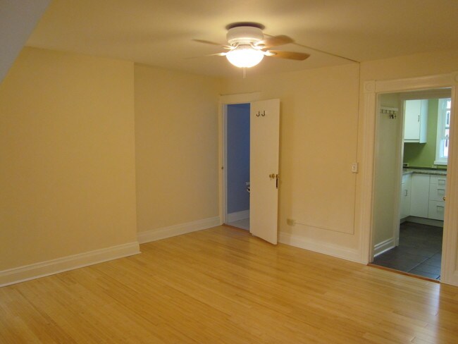 Building Photo - 106 E Preston St