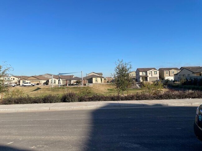 Building Photo - 11005 W MELVIN ST - 3BR 2.5BA 111th/Van Bu...