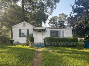 Building Photo - 205 Pinewood Ave