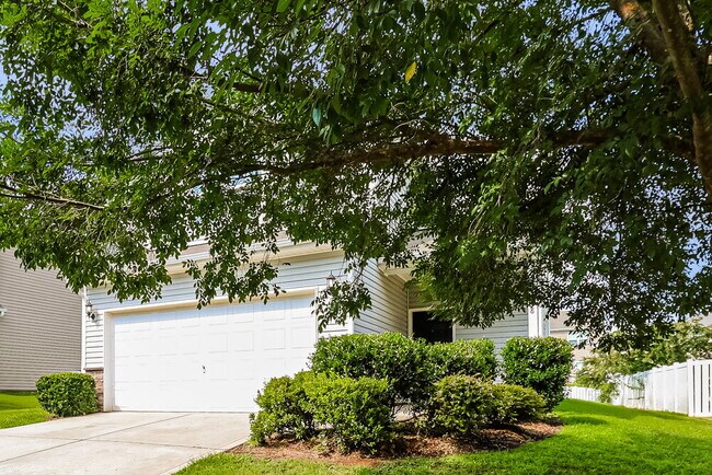 Foto del edificio - 8728 Balsam Bay Rd