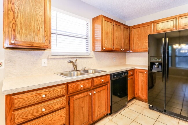 Foto del edificio - 6214 Lotus Dr