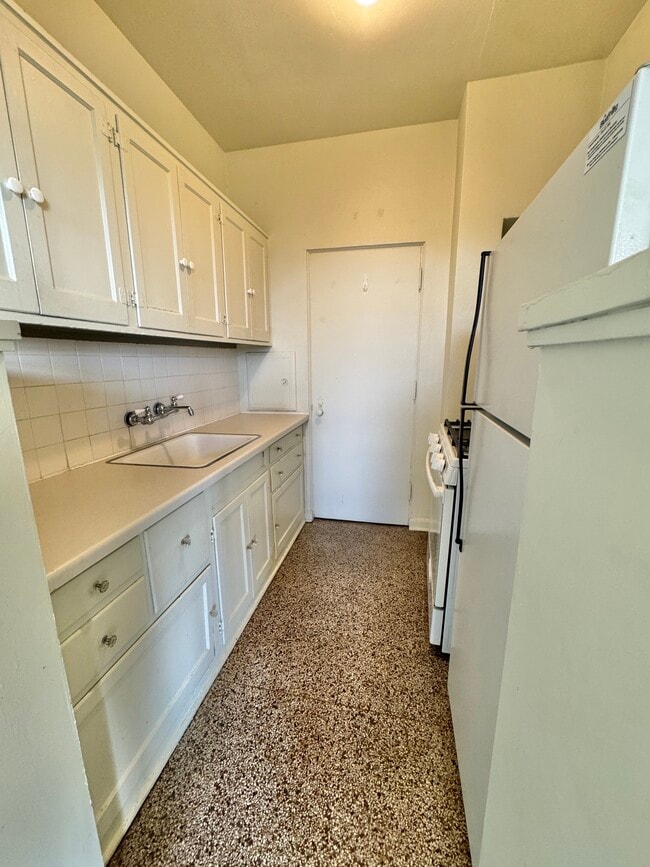 Kitchen - Grace Manor Apartments