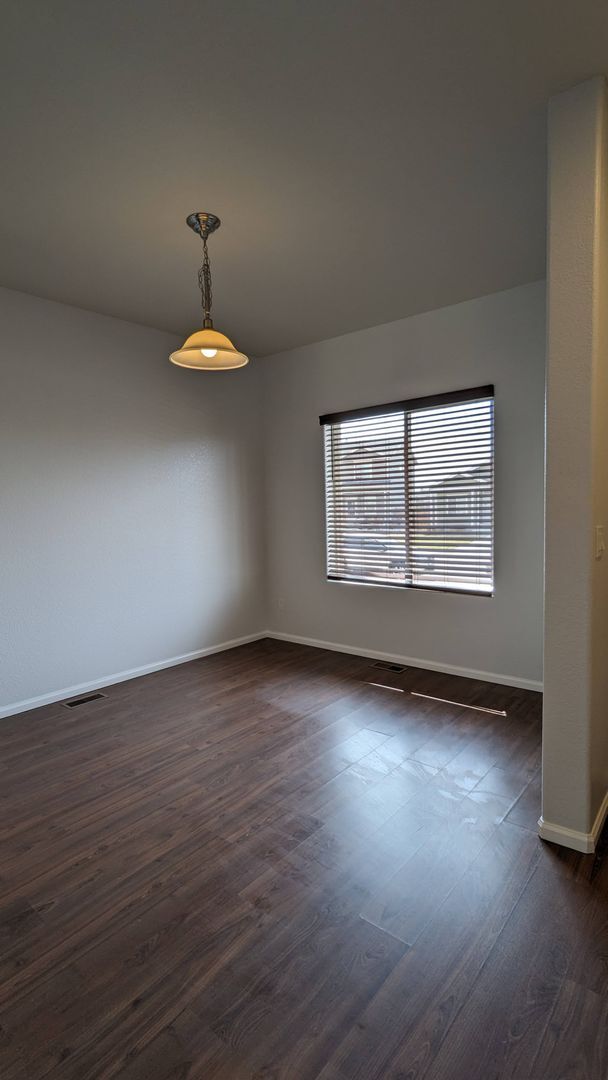 Building Photo - BEAUTIFUL MODERN 3 BED/2 BATH RAMBLER IN F...