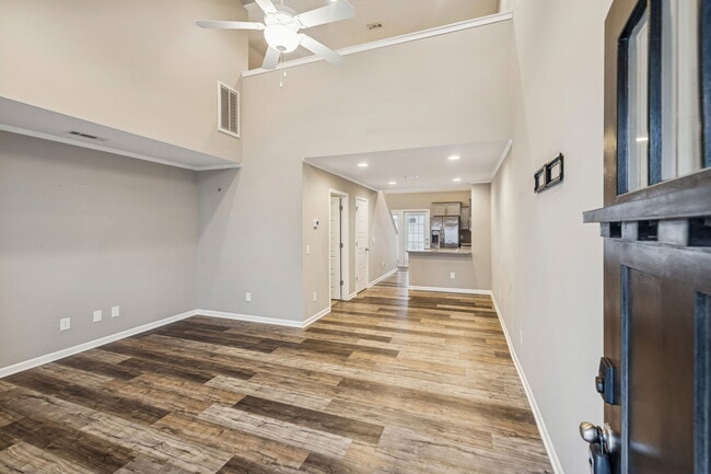 Building Photo - 3219 Clemons Cir