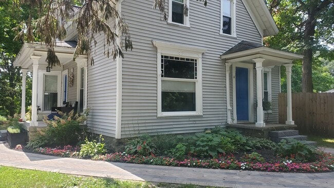 Front entrance with covered porch - 245 Mason Rd