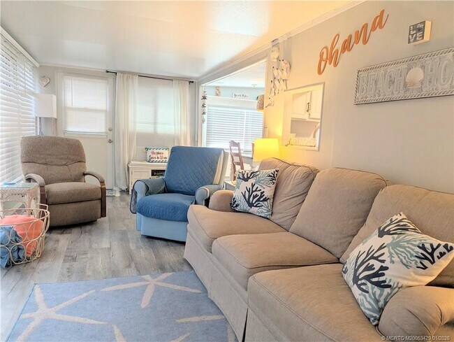 Foto del edificio - 438 Nettles Blvd